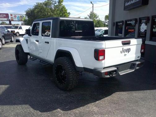 2023 Jeep Gladiator Overland
