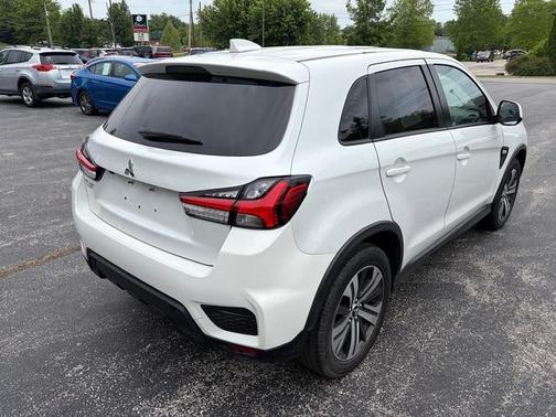 Diamond White Pearl 2021 Mitsubishi Outlander Sport ES