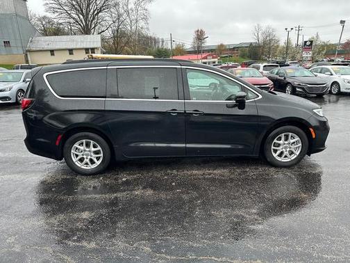 2022 Chrysler Pacifica Touring-L