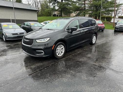 2022 Chrysler Pacifica Touring-L