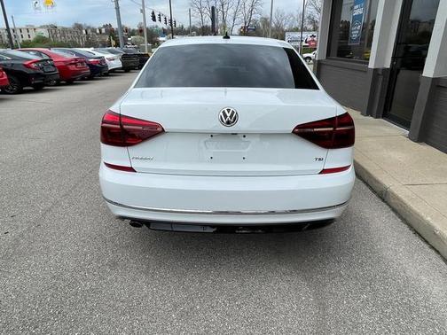 2018 Volkswagen Passat 2.0T R-Line