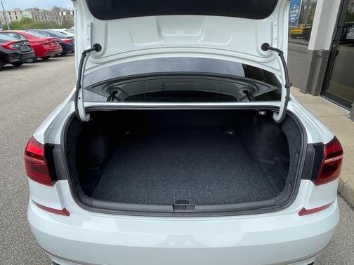 2018 Volkswagen Passat 2.0T R-Line