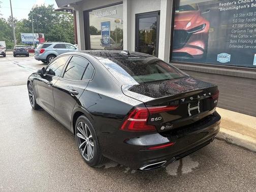 Black Stone 2022 Volvo S60 B5 Momentum
