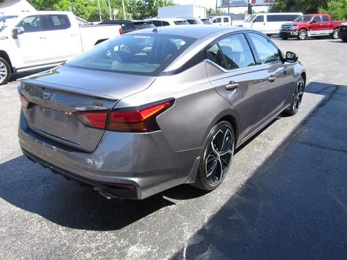 Gun Metallic 2023 Nissan Altima 2.5 SR