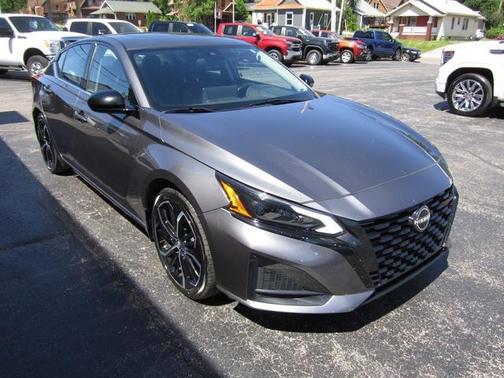 Gun Metallic 2023 Nissan Altima 2.5 SR