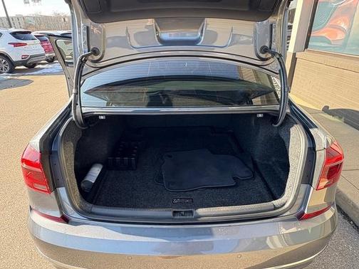 2018 Volkswagen Passat 2.0T SE w/ Technology