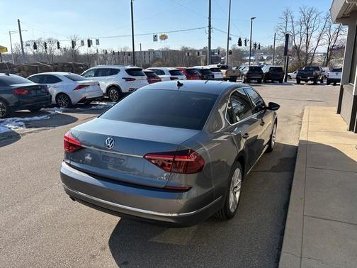 2018 Volkswagen Passat 2.0T SE w/ Technology