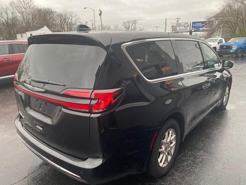 2024 Chrysler Pacifica Touring-L