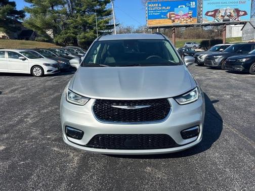 2022 Chrysler Pacifica Touring-L
