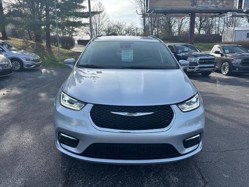 2022 Chrysler Pacifica Touring-L