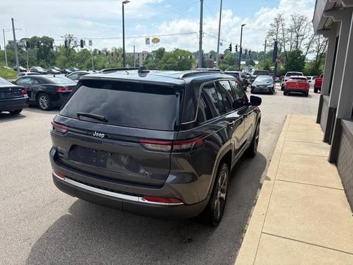 Metallic 2024 Jeep Grand Cherokee 4xe Base