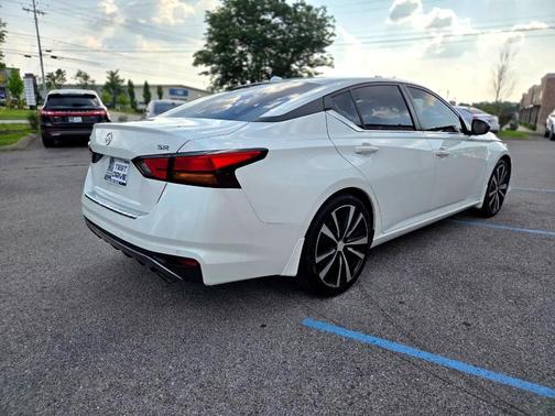 2022 Nissan Altima SR FWD