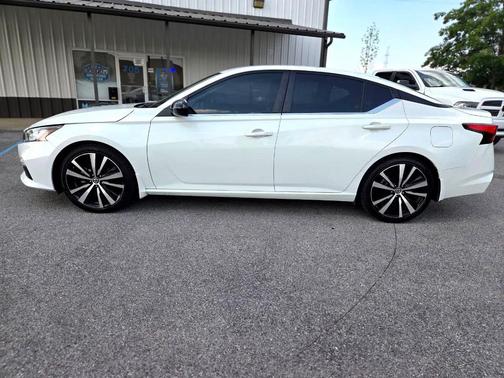 2022 Nissan Altima SR FWD