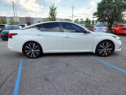 2022 Nissan Altima SR FWD
