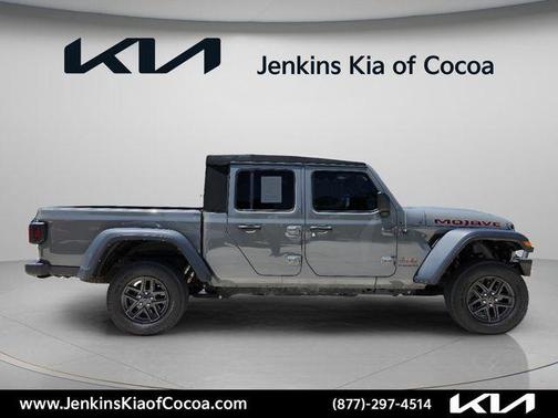 Sting Gray Clearcoat 2021 Jeep Gladiator Mojave