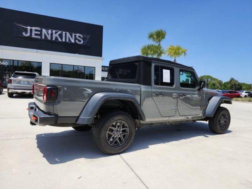 Sting Gray Clearcoat 2021 Jeep Gladiator Mojave
