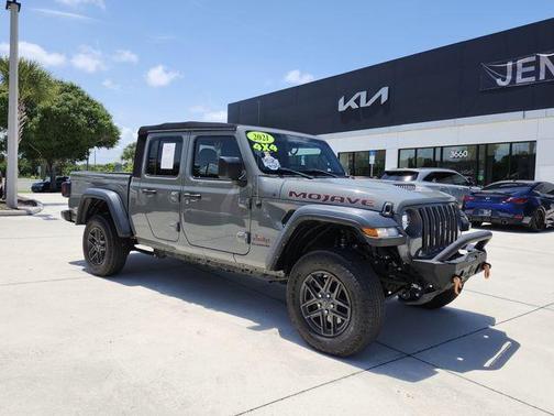 Sting Gray Clearcoat 2021 Jeep Gladiator Mojave