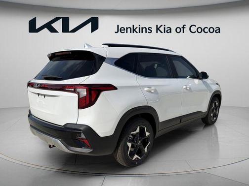 White Pearl 2026 Kia Seltos EX