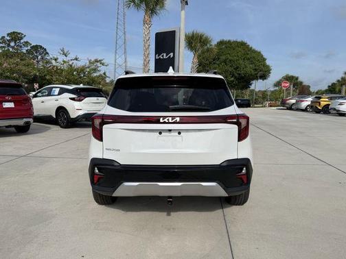 White Pearl 2026 Kia Seltos EX
