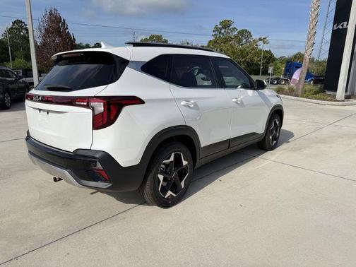 White Pearl 2026 Kia Seltos EX