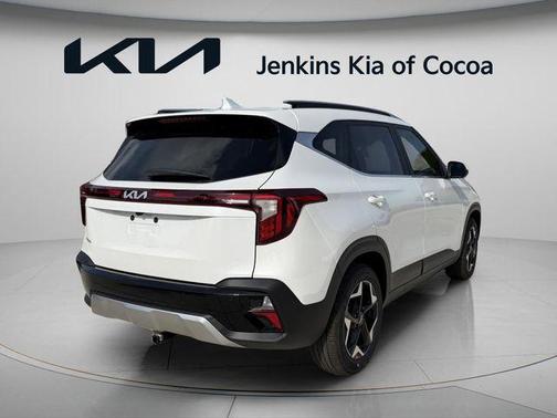 White Pearl 2026 Kia Seltos EX