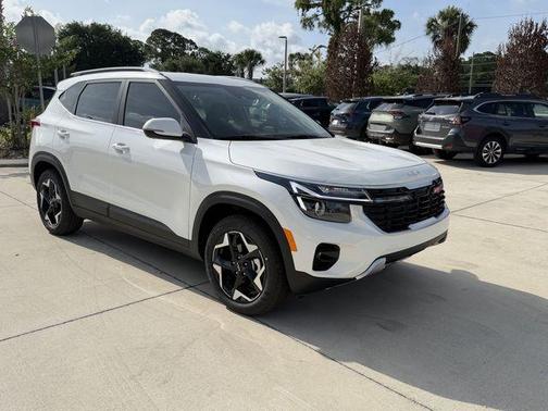 White Pearl 2026 Kia Seltos EX