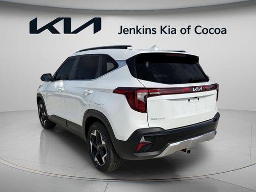 White Pearl 2026 Kia Seltos EX