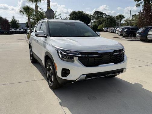 White Pearl 2026 Kia Seltos EX