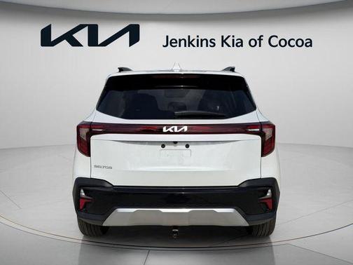White Pearl 2026 Kia Seltos EX