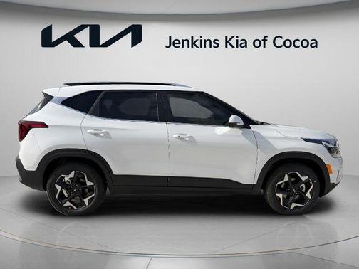 White Pearl 2026 Kia Seltos EX