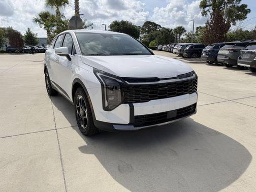 White Pearl 2026 Kia Sportage EX