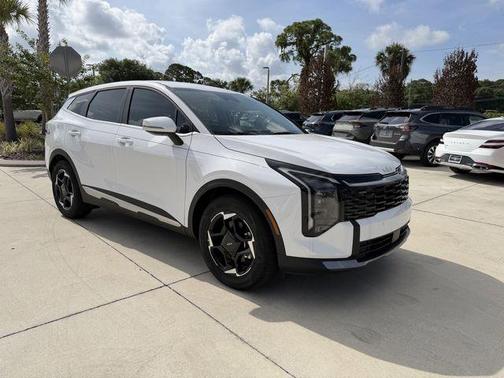 White Pearl 2026 Kia Sportage EX