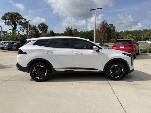 White Pearl 2026 Kia Sportage EX