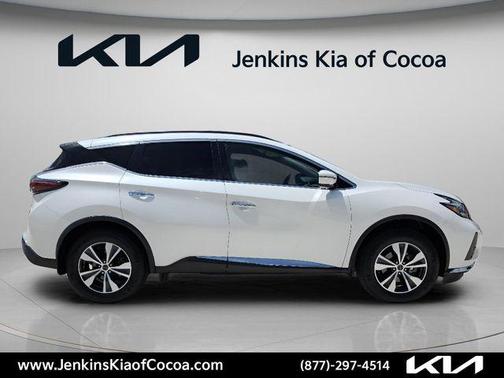 White 2024 Nissan Murano SV