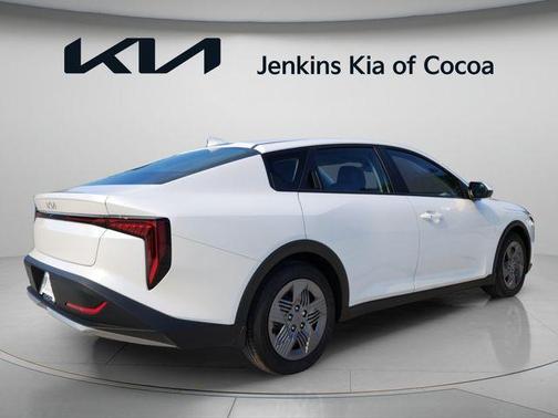 White Pearl 2026 Kia K4 LX