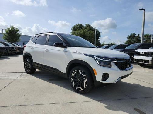 Clear White / Black Roof 2026 Kia Seltos SX