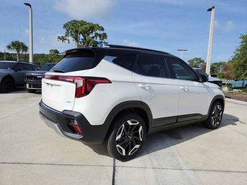 Clear White / Black Roof 2026 Kia Seltos SX