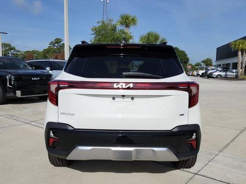 Clear White / Black Roof 2026 Kia Seltos SX