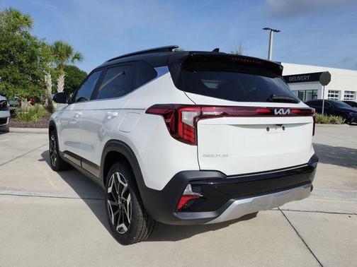 Clear White / Black Roof 2026 Kia Seltos SX