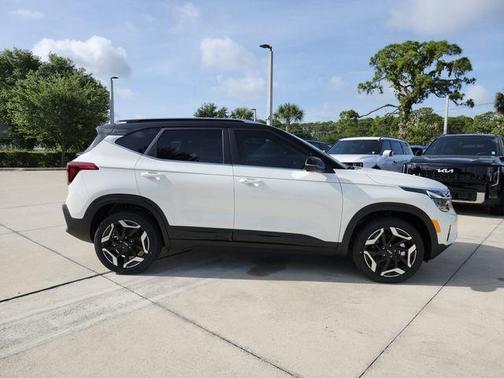 Clear White / Black Roof 2026 Kia Seltos SX