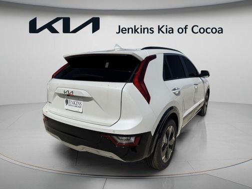 White Pearl 2026 Kia Niro EV Wave