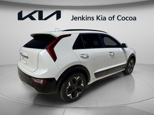 White Pearl 2026 Kia Niro EV Wave