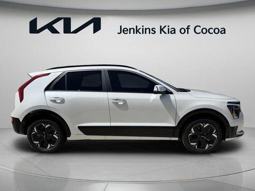 White Pearl 2026 Kia Niro EV Wave