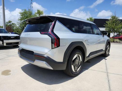 Ivory Silver 2026 Kia EV9 Wind
