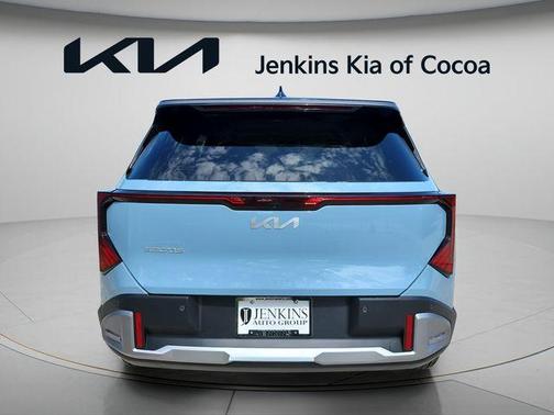 Black 2027 Kia Seltos S