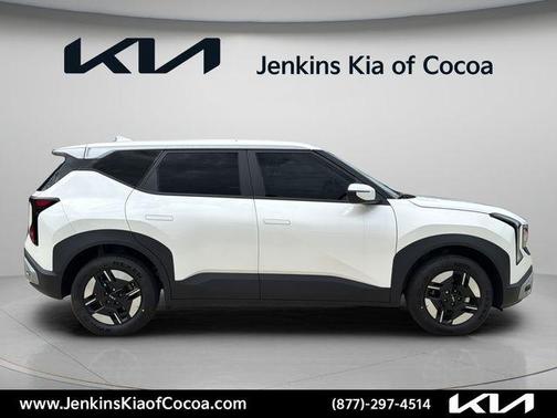 Snow White Pearl 2027 Kia Seltos LX