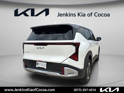 Snow White Pearl 2027 Kia Seltos LX