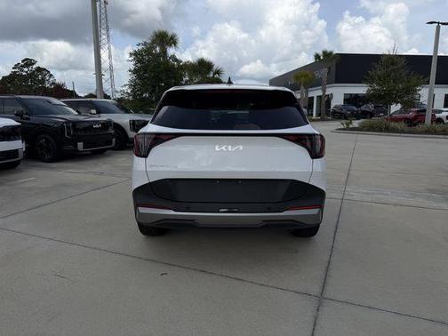 White Pearl 2026 Kia Sportage EX