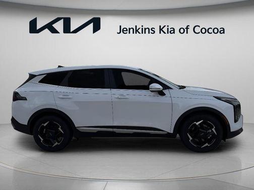 White Pearl 2026 Kia Sportage EX