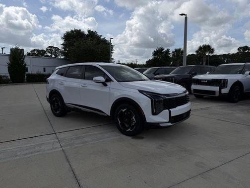 White Pearl 2026 Kia Sportage EX